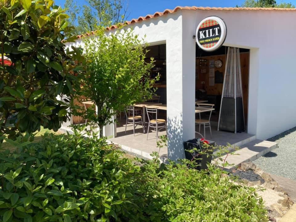 La Ferme Du Preneau Acomodação com café da manhã Challans Exterior foto